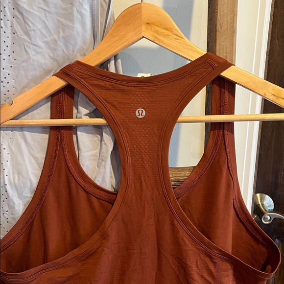 Lululemon EUC tank top lot size 10 - Picture 7 of 7
